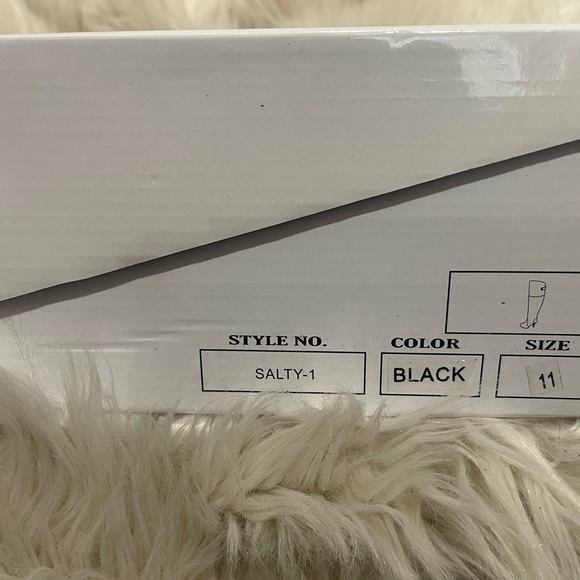 Knee-high boots - Picture 4 of 4